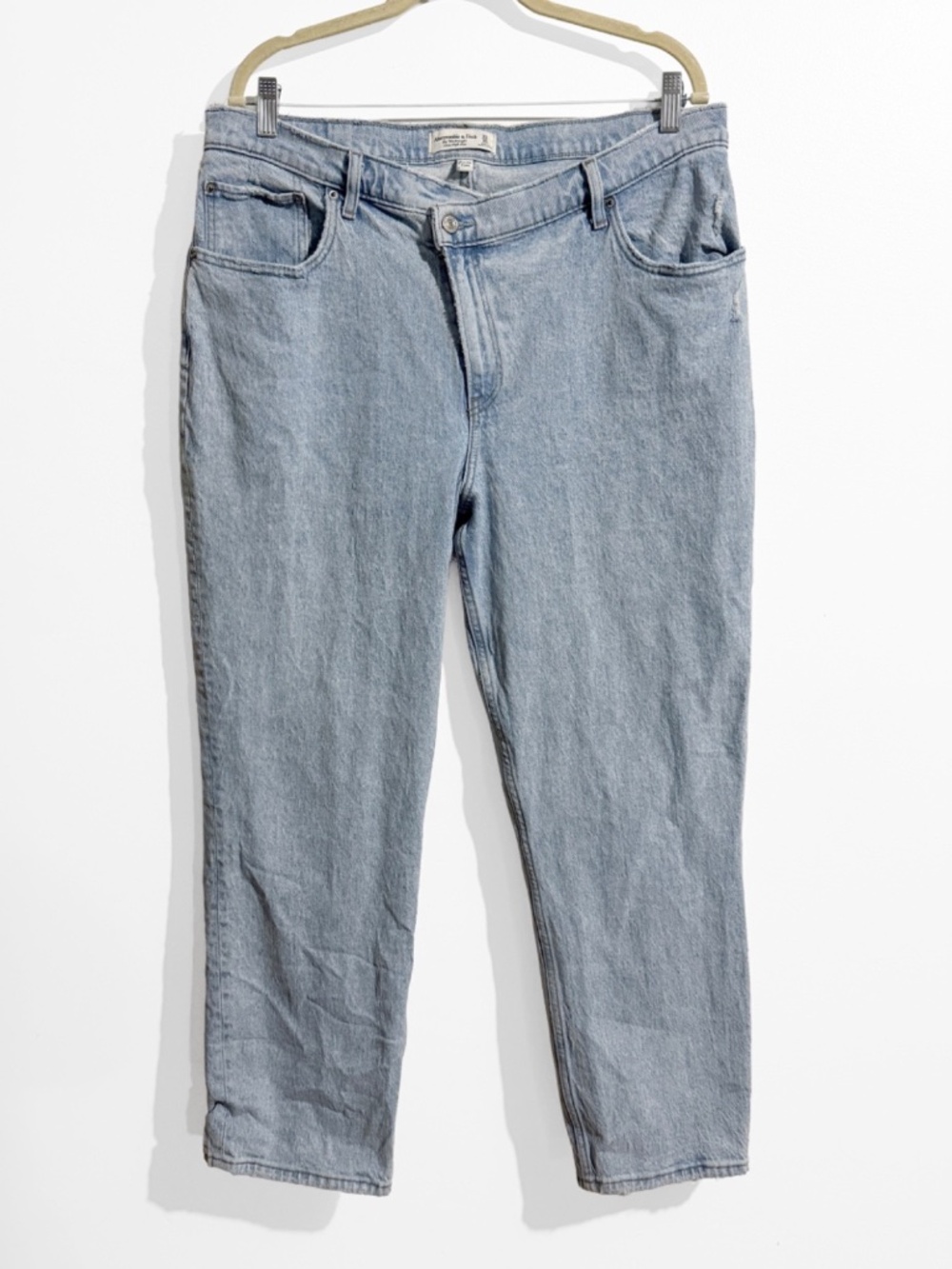 Abercrombie Curve Love 90s Straight Jeans 33/16 Short Ultra High Rise
